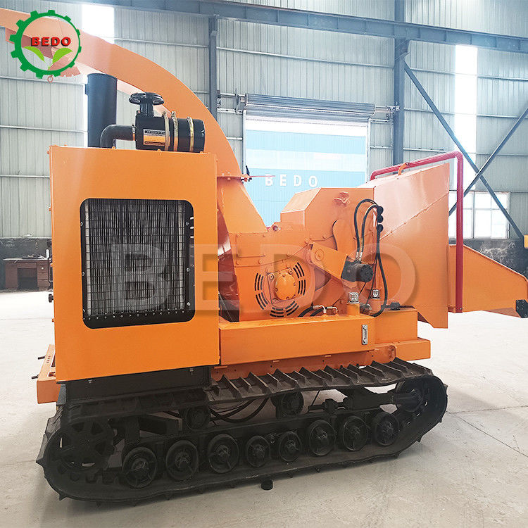 Motor Diesel Palm Trunk Wood Chipper Machine Crawler Tipo 102HP per le piantagioni di palme dell'Indonesia