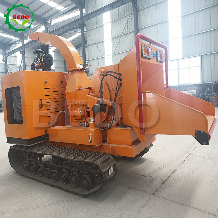 Motor Diesel Palm Trunk Wood Chipper Machine Crawler Tipo 102HP per le piantagioni di palme dell'Indonesia