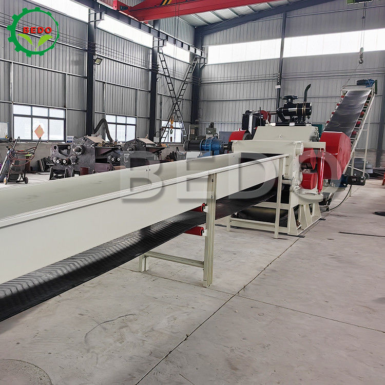 8500 kg Motore diesel Macchina di frantumazione per alberi di legno Colorato personalizzato Equipaggiamento di frantumazione per la silvicoltura
