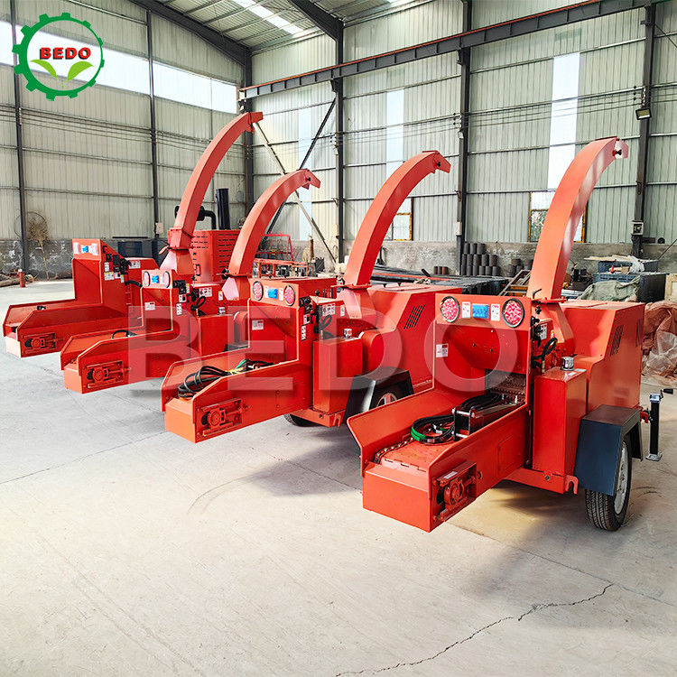 Piccola comunità forestale Macchina di frantumazione del legno 32 HP Diesel Compatta portatile per uso cooperativo del villaggio indonesiano