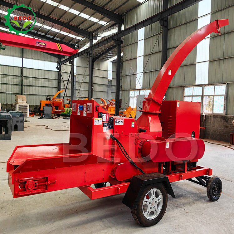 Piccola comunità forestale Macchina di frantumazione del legno 32 HP Diesel Compatta portatile per uso cooperativo del villaggio indonesiano
