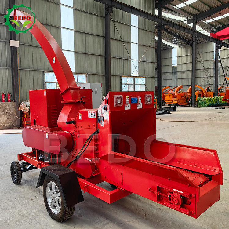 Piccola comunità forestale Macchina di frantumazione del legno 32 HP Diesel Compatta portatile per uso cooperativo del villaggio indonesiano