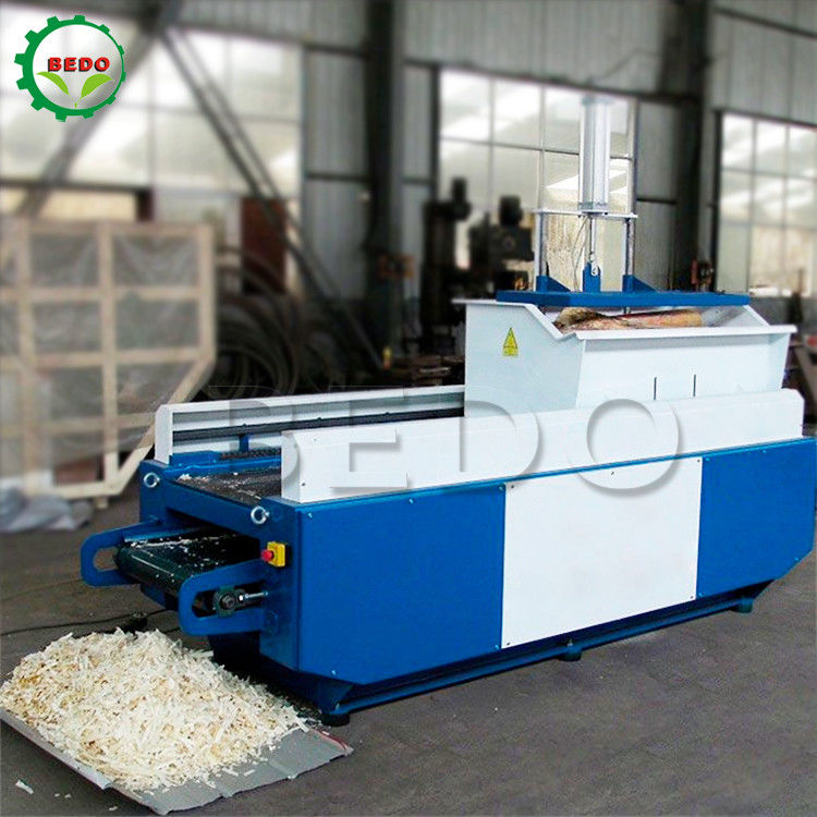 7.5kw Macchina di spalle di legno in acciaio al carbonio 3600 giri al minuto Lame in acciaio legato 300 kg/h Unità di produzione