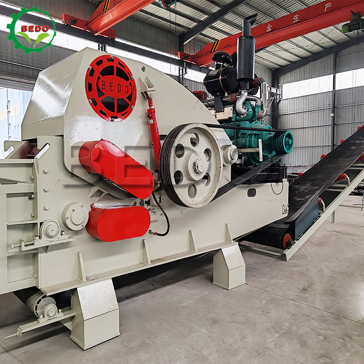 Convogliatore di alimentazione 235HP Motore idraulico Macchina di frantumazione del legno 700x400mm Tipo tamburo di ingresso Trita industriale
