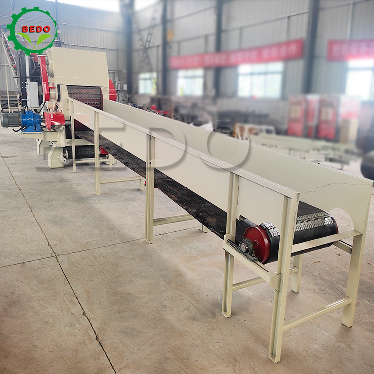 trinciatrice industriale resistente di dimensione del chip della macchina 25-35mm della cippatrice di legno diesel di capacità 12-15t/h