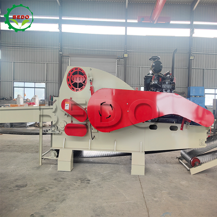 trinciatrice industriale resistente di dimensione del chip della macchina 25-35mm della cippatrice di legno diesel di capacità 12-15t/h