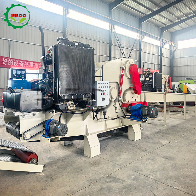 Coconut Shell Husk Wood Chipper Machine Diesel Mobile 55HP per l'Indonesia Trasformazione del carbone e del cocco