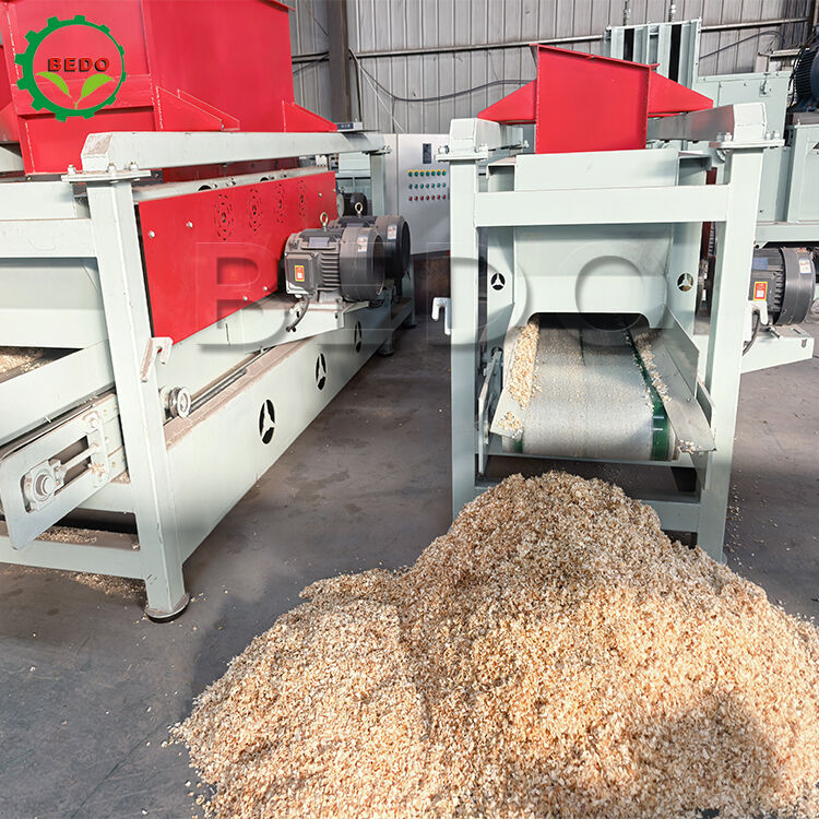 Macchina per trucioli di legno industriali con potenza albero principale 7,5kw*4 per spessore trucioli 1-2mm e velocità di rotazione 3600 giri/min