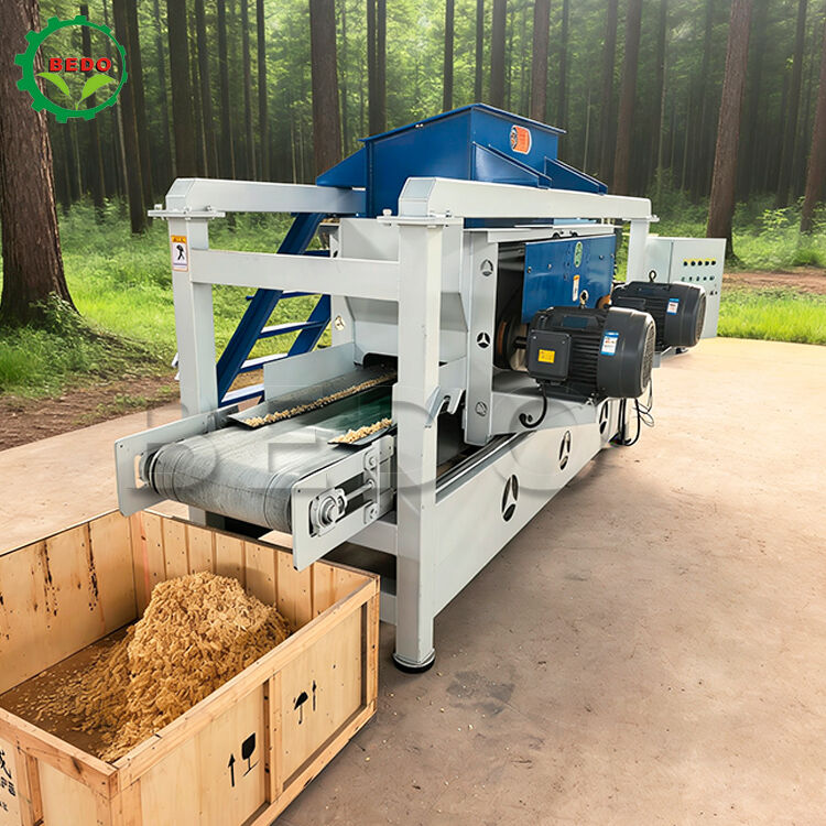 Macchina per trucioli di legno con potenza di esercizio 4kw Capacità 400 kg / h Struttura in acciaio Attrezzatura per la lavorazione del legno durevole