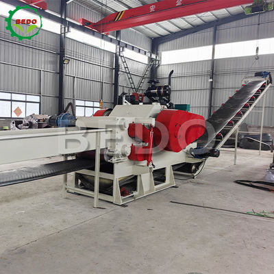 Motorizzazione diesel 330 HP Macchina per la frantumazione del legno per la silvicoltura Industrial Heavy Duty Log Shredder