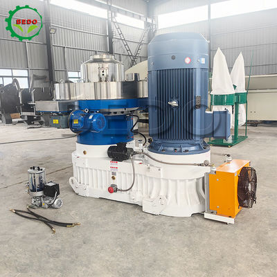 PLC Control Wood Pellet Machine Con 1500-2000Kgs/h Capacità E 132KW di Potenza
