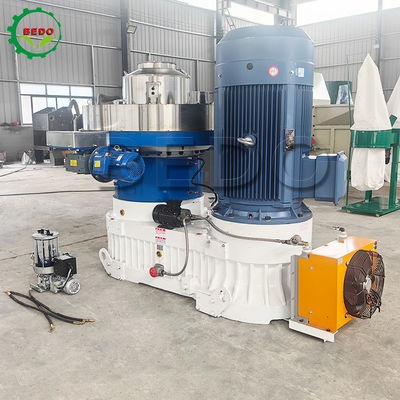 5000 kg di peso PLC controllato pellet di legno mulino con pompa di ingranaggi 0,15kw