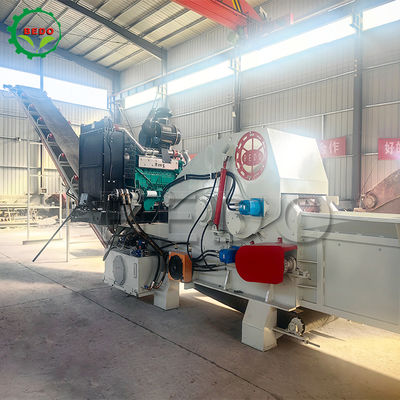 Convogliatore di alimentazione 235HP Motore idraulico Macchina di frantumazione del legno 700x400mm Tipo tamburo di ingresso Trita industriale